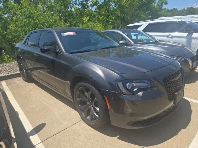 2023 Chrysler 300 Touring's photo