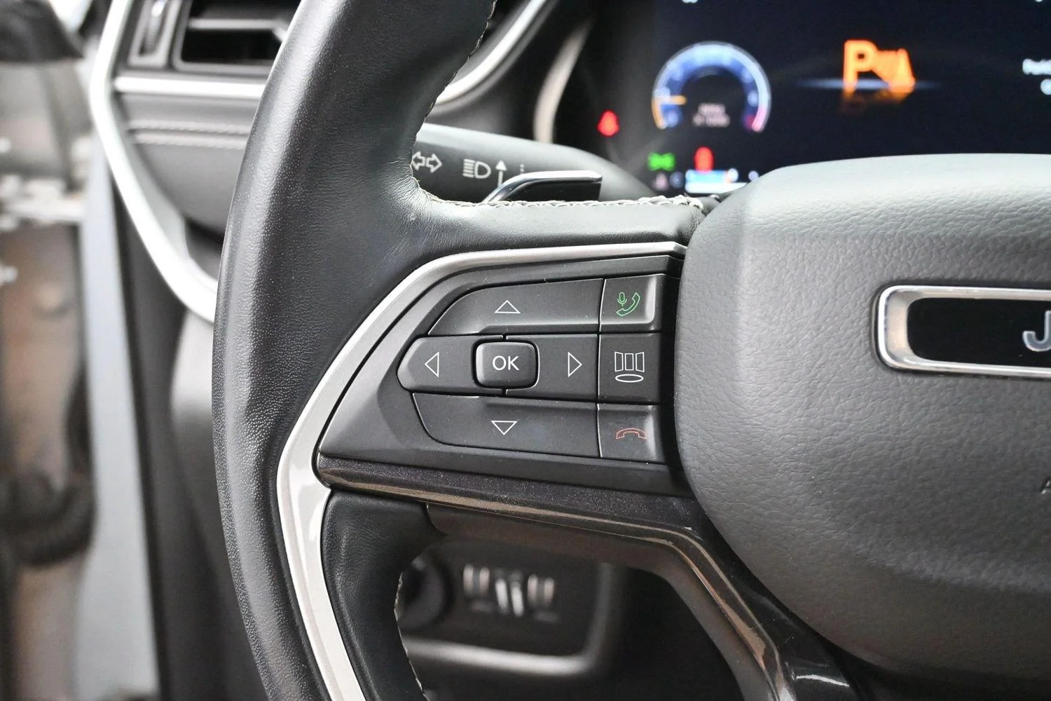 Used 2021 Silver Jeep Altitude image 16