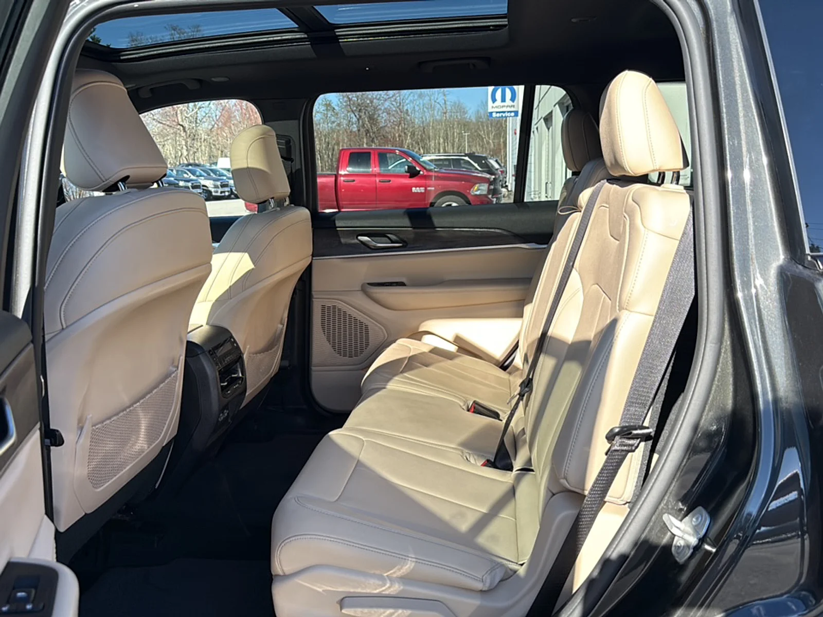 Certified Used 2023 Rocky Mountain Pearlcoat Jeep Limited 4x4 image 28