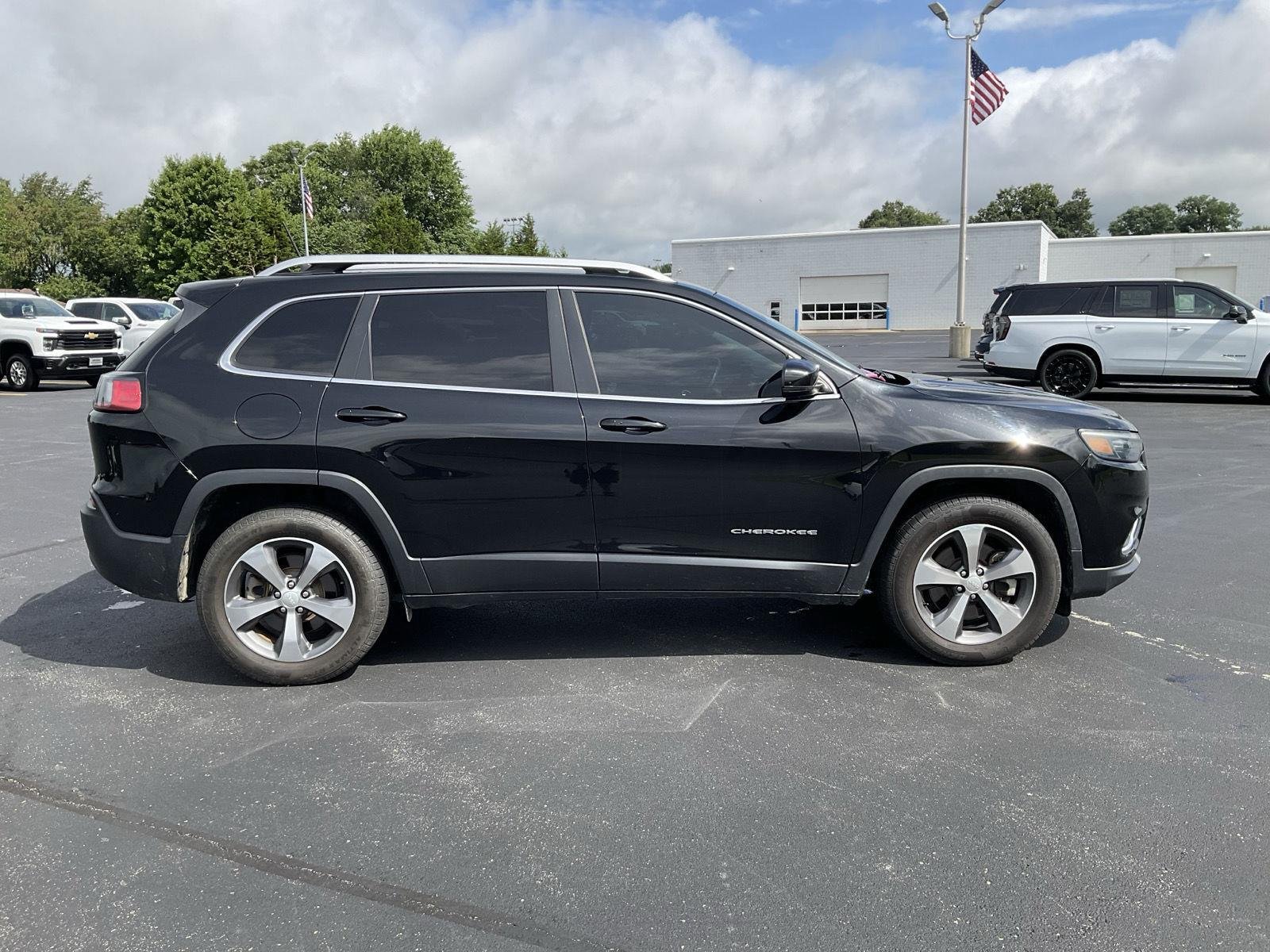 Used 2019 Diamond Black Crystal Pearlcoat Jeep Limited image 5