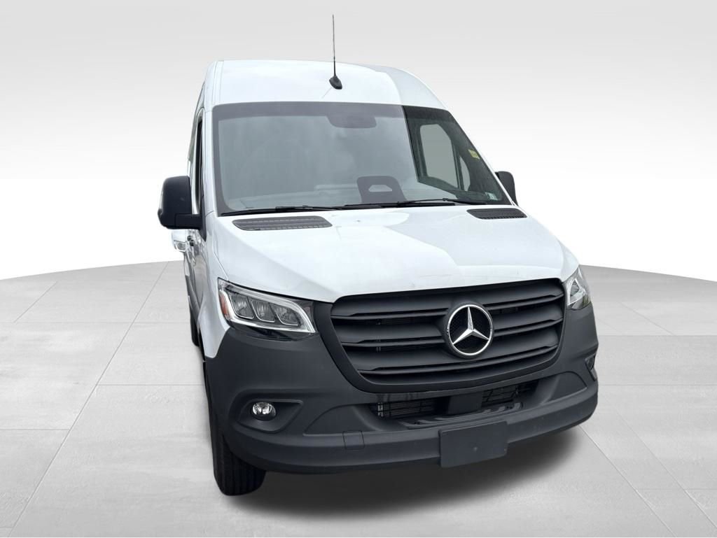 Used 2025 White Mercedes-Benz Cargo 144 WB image 13