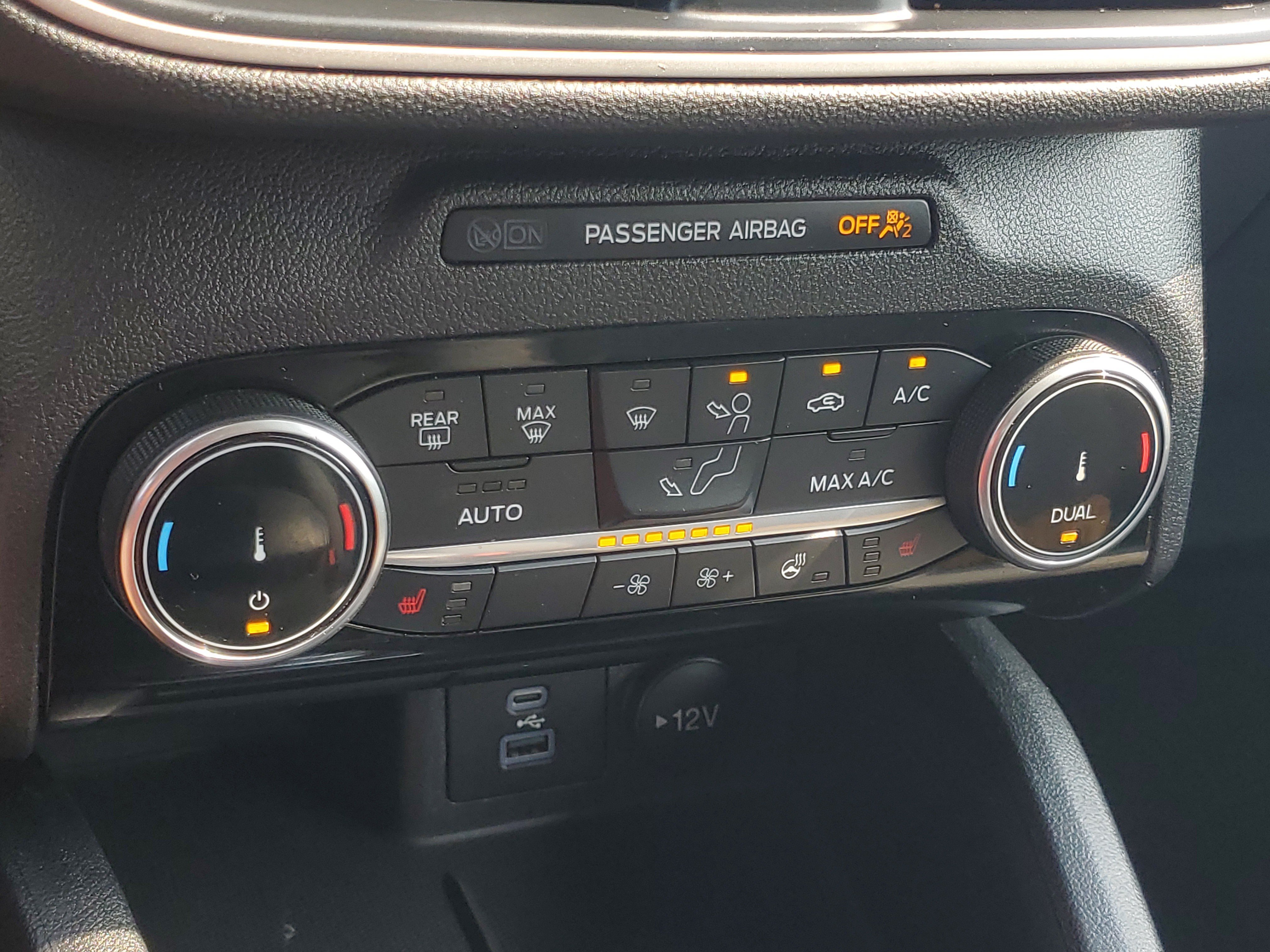 Used 2022 Silver Ford SE image 28
