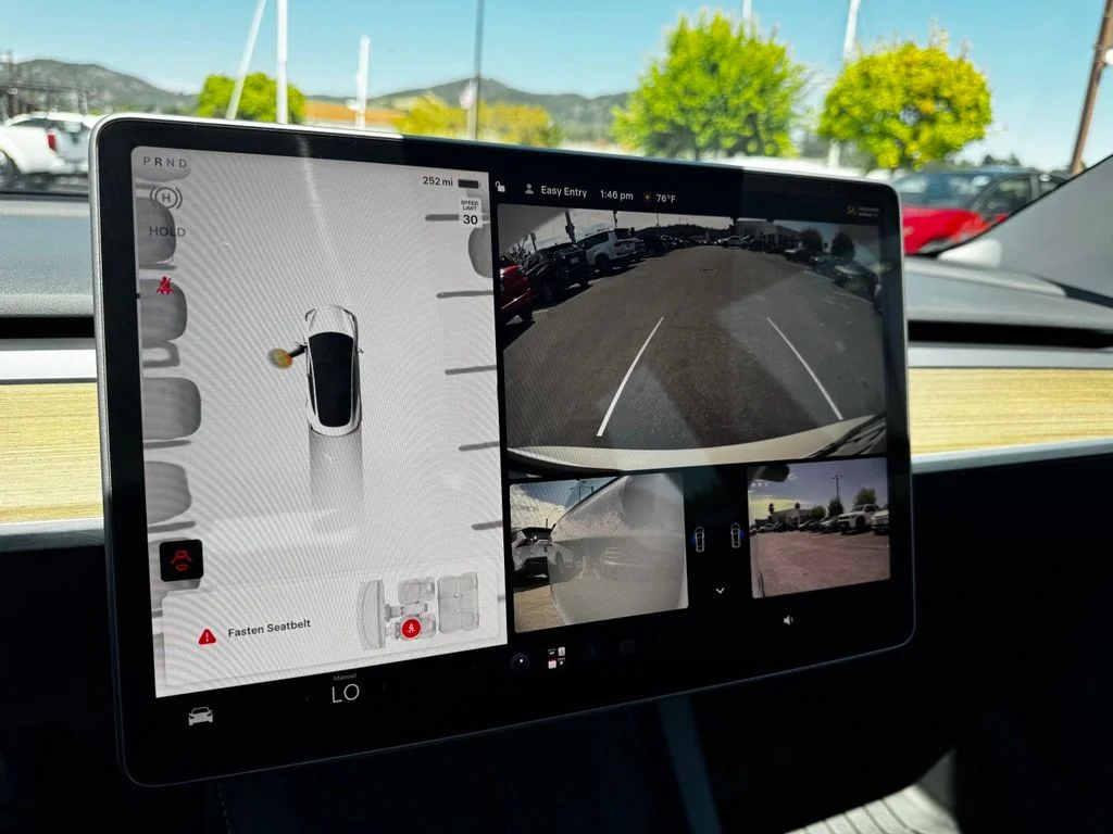 Used 2023  Tesla Base image 33