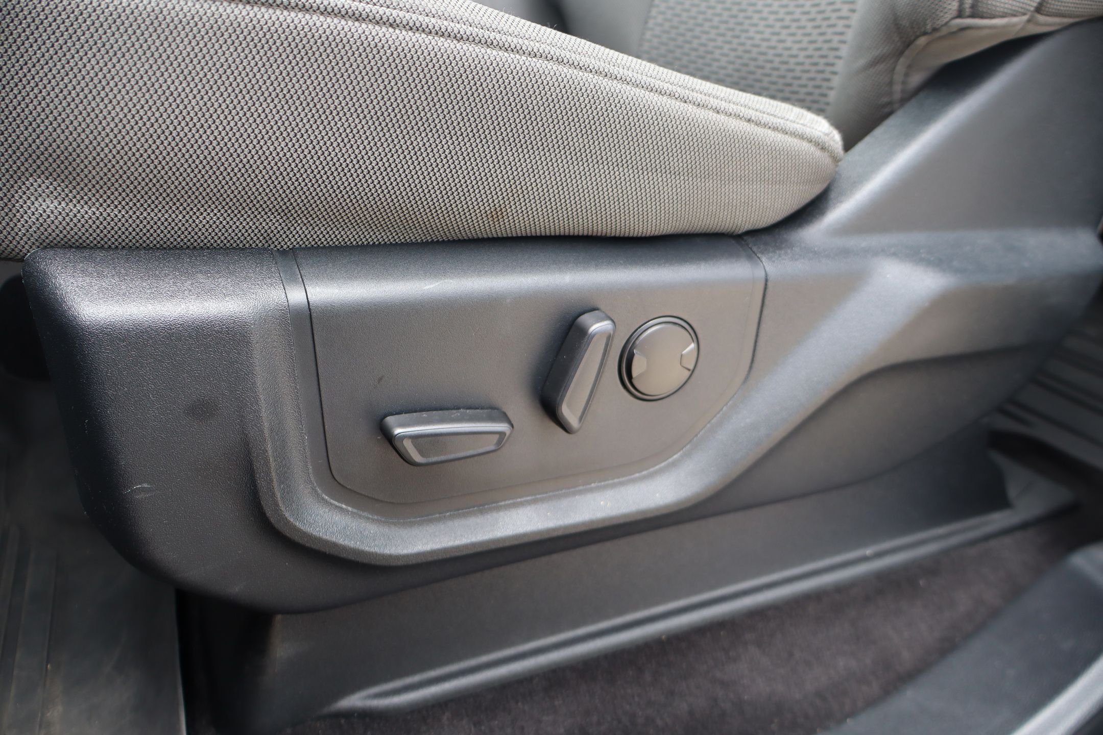 Used 2020 Black Metallic Ford XLT image 13