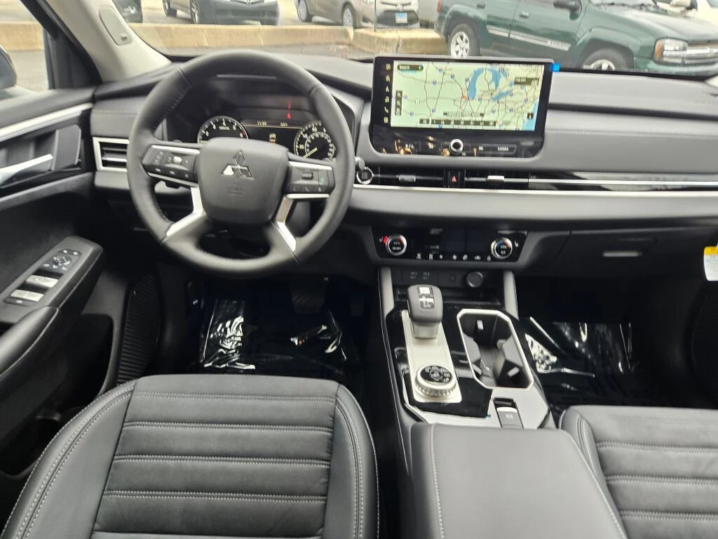 New 2026 Black Mitsubishi SE image 13