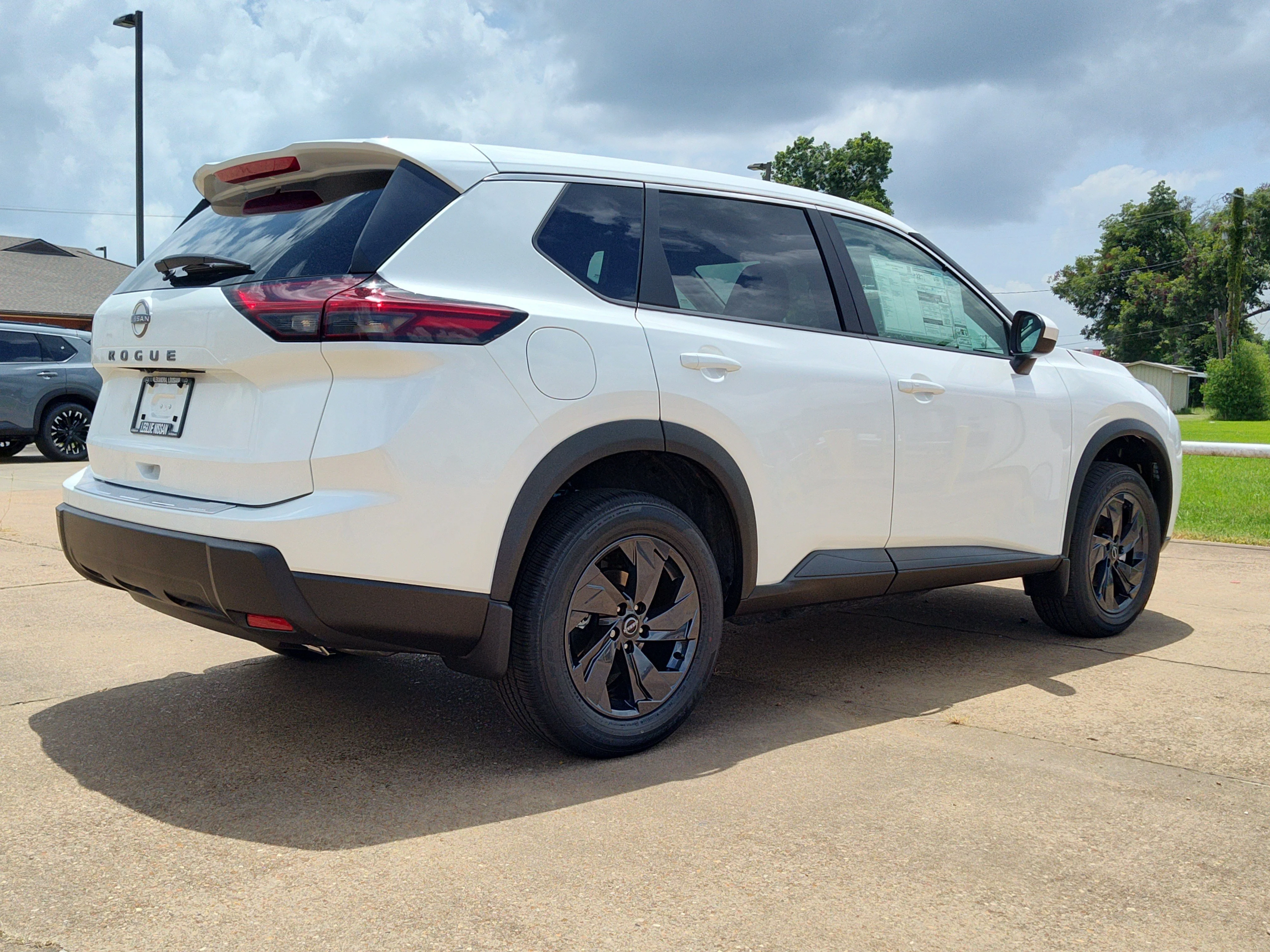 New 2026 Everest White Pearl TriCoat Nissan SV image 4