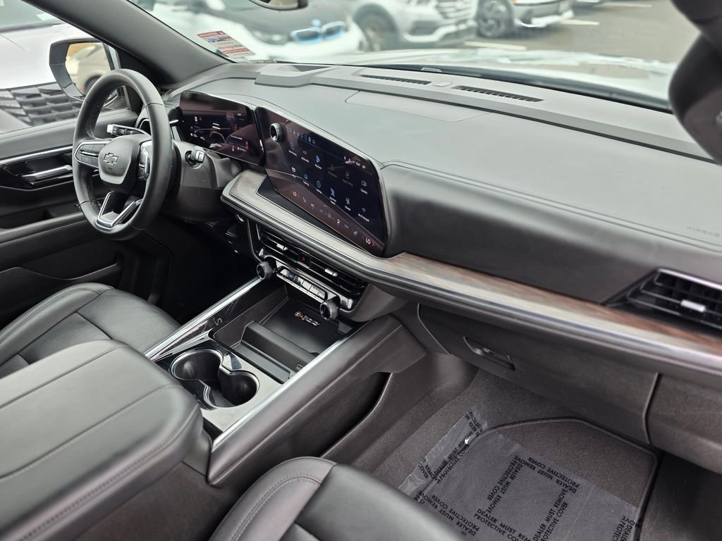 2025 Chevrolet Suburban Z71 - Photo 9