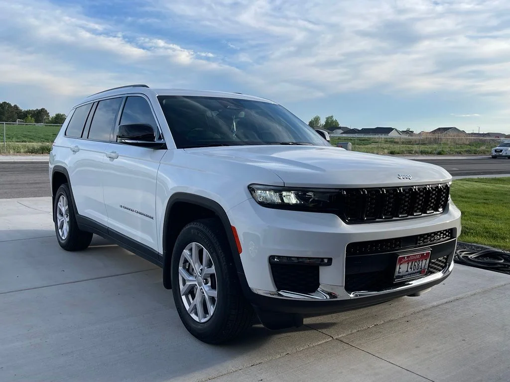 Used 2022 Bright White Clearcoat Jeep Limited image 1