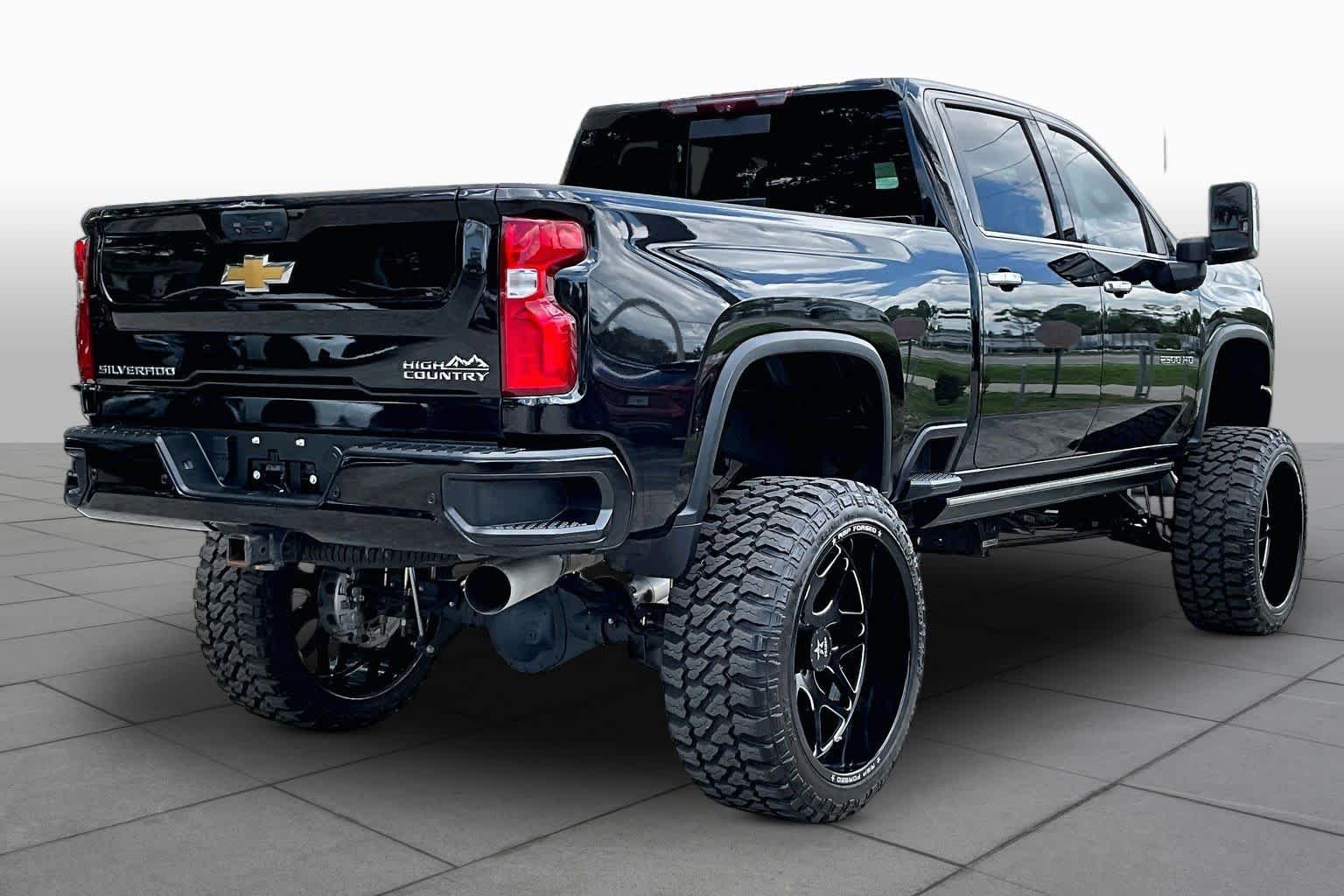 Used 2022 Mosaic Black Metallic Chevrolet High Country image 13