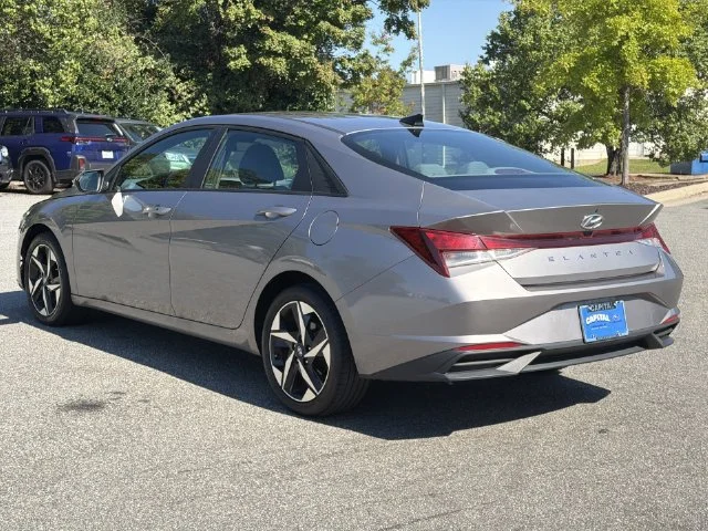 Used 2023 Silver Hyundai SEL image 11