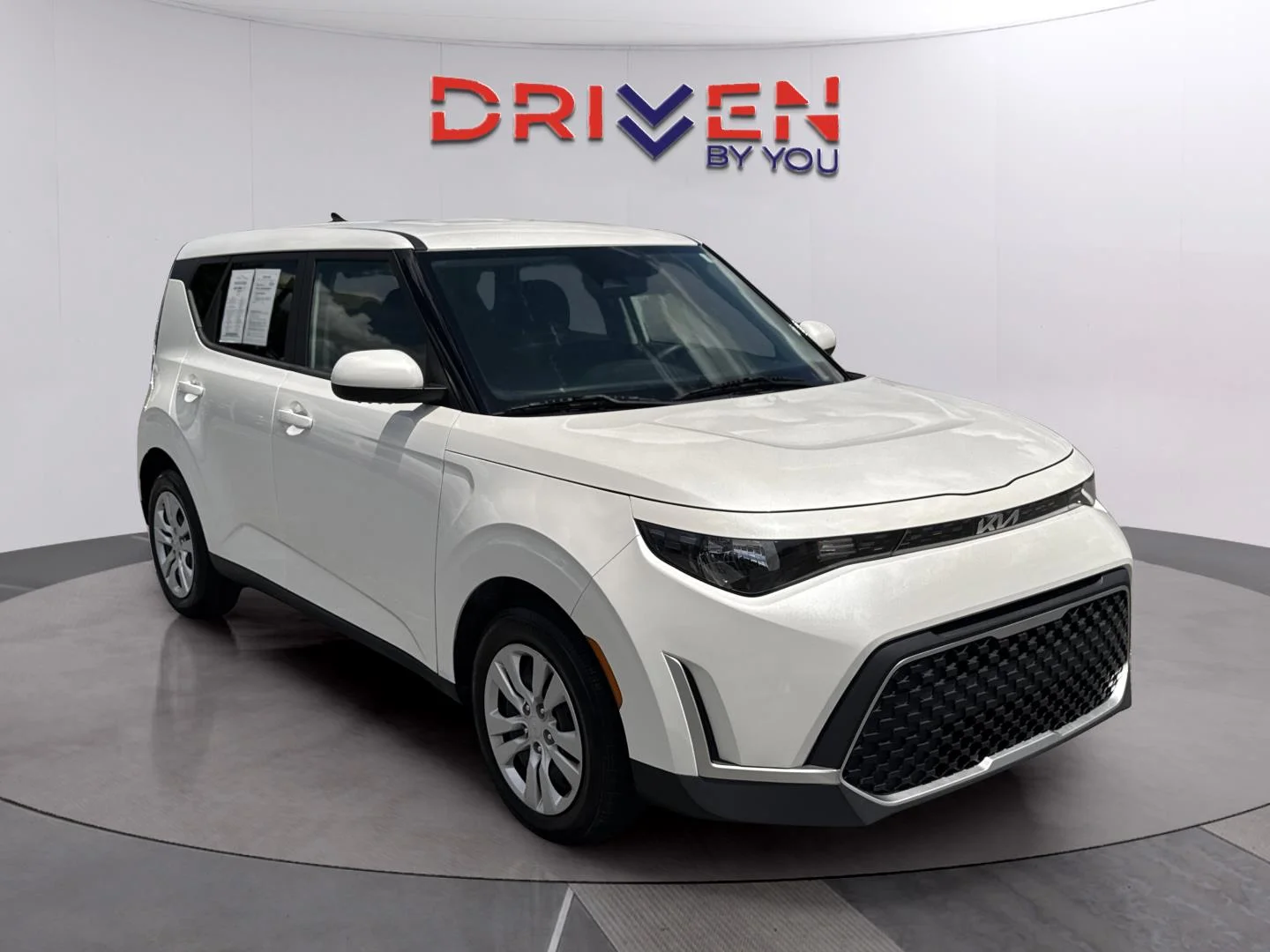 Used 2023 Snow White Pearl Kia LX image 8