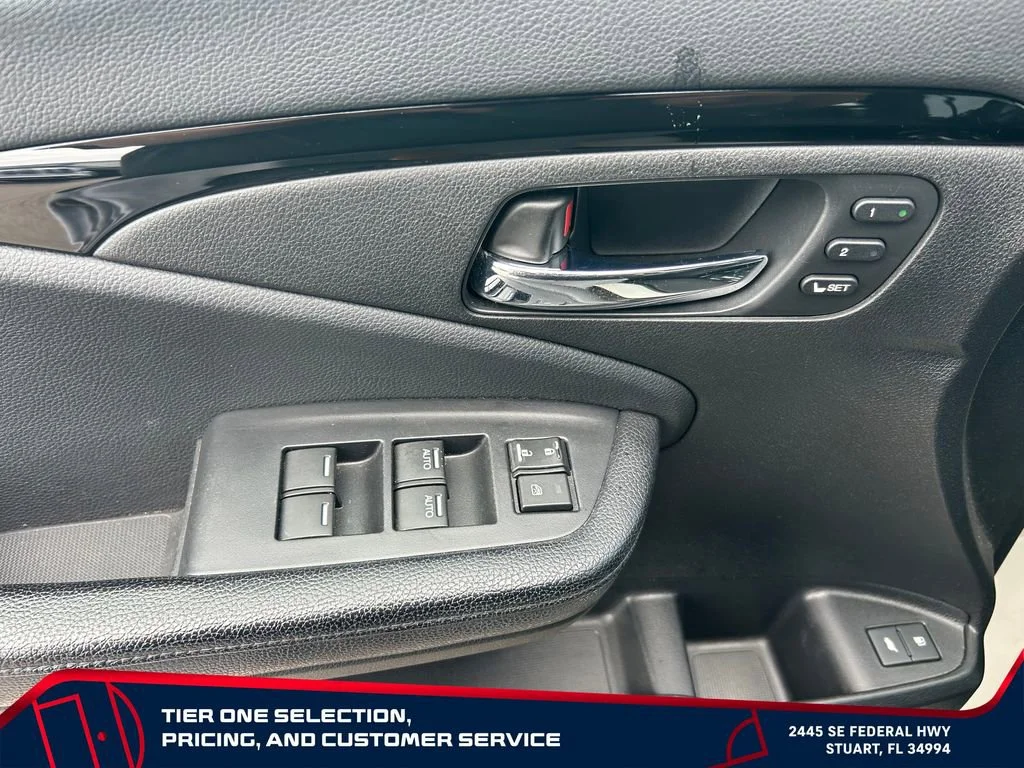 Used 2017  Honda Touring image 46