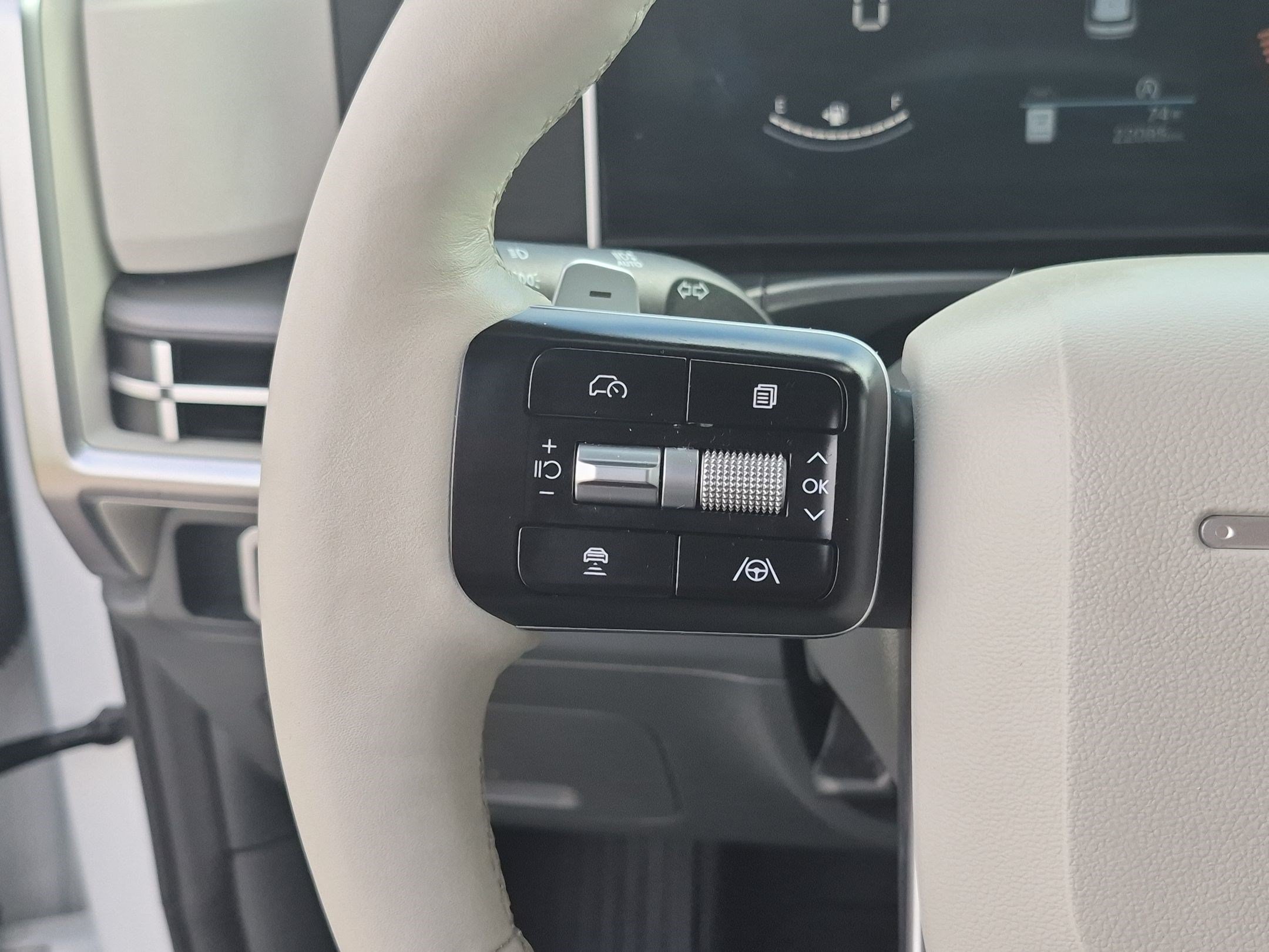 Used 2025 Serenity White Hyundai SE image 18