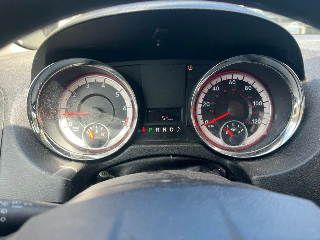 Used 2014 Red Dodge SXT image 10