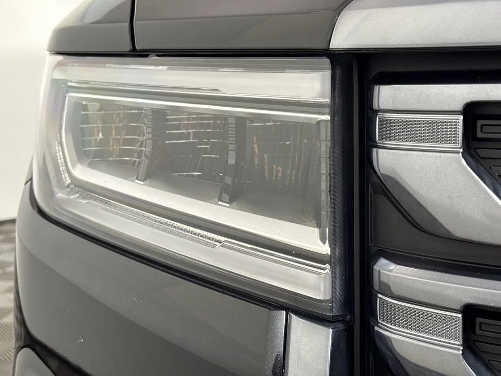 Used 2023 EBONY TWILIGHT METALLIC GMC AT4 image 18
