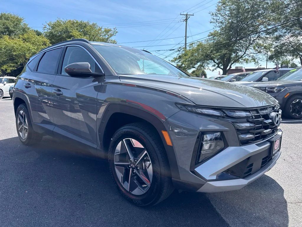 Used 2025 Gray Hyundai SEL image 3