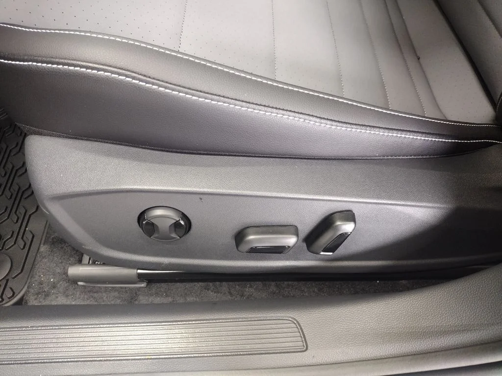 New 2026 Silver Volkswagen 1.5T SE image 18