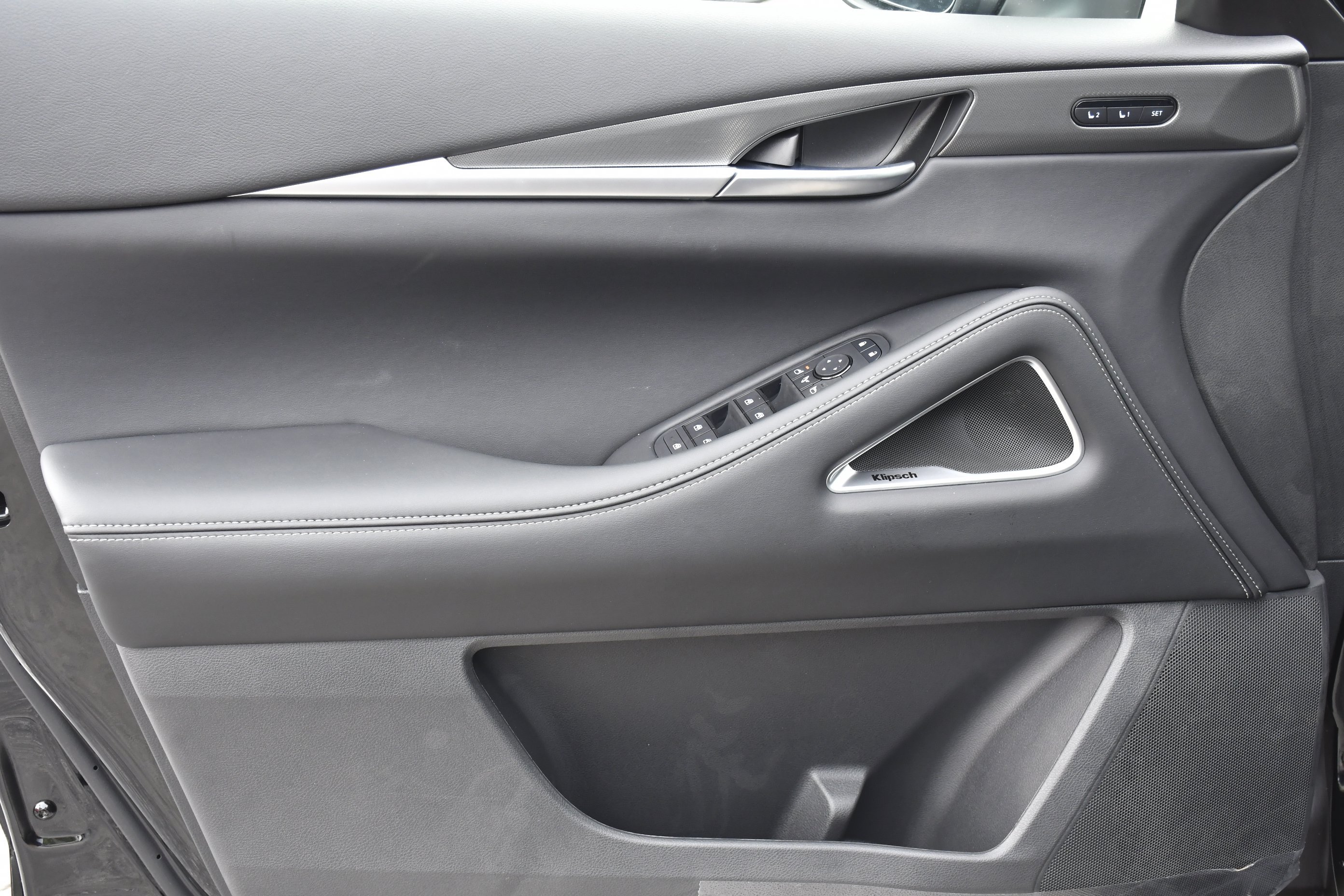New 2027 MINERAL BLACK INFINITI Luxe FWD image 28