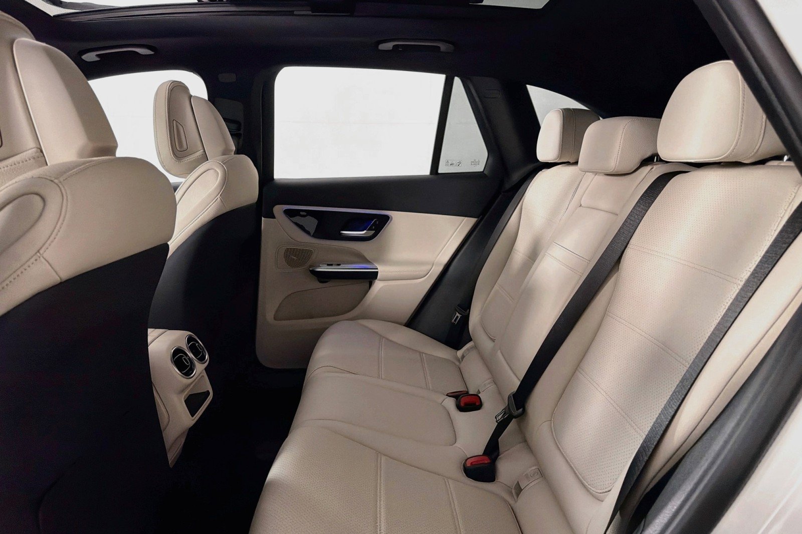 New 2026 Polar White Mercedes-Benz GLC 300 4MATIC® SUV image 7