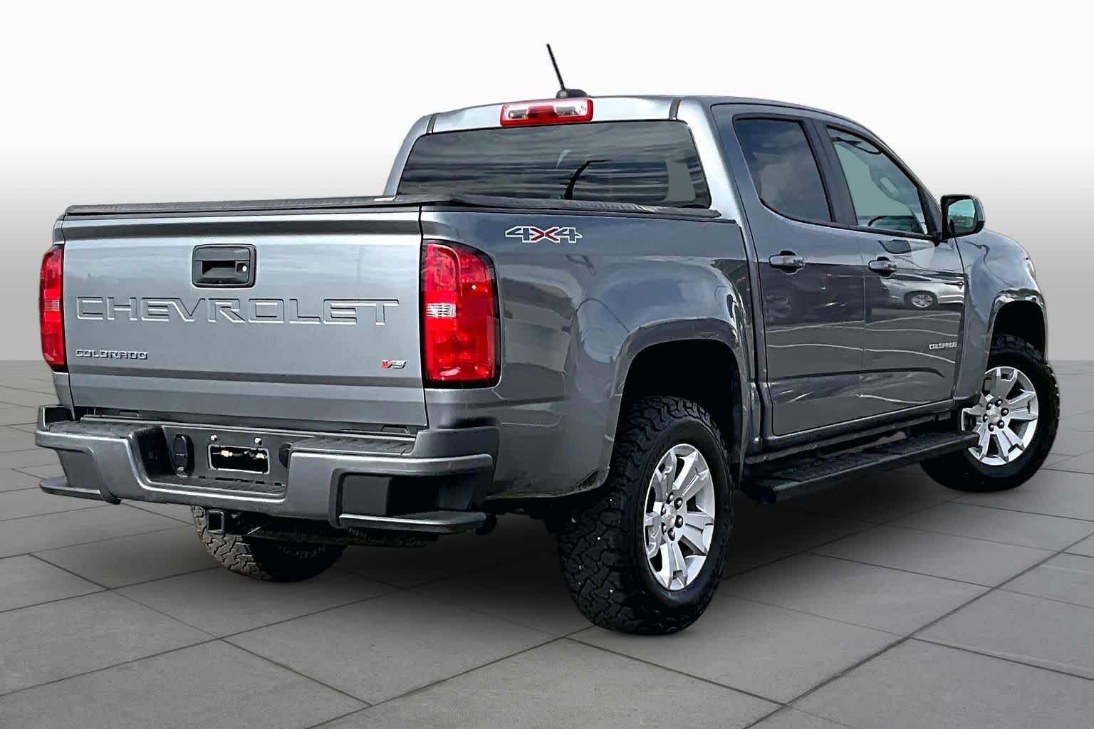 Used 2022 SATIN STEEL GRAY METALLIC Chevrolet 4WD LT image 13