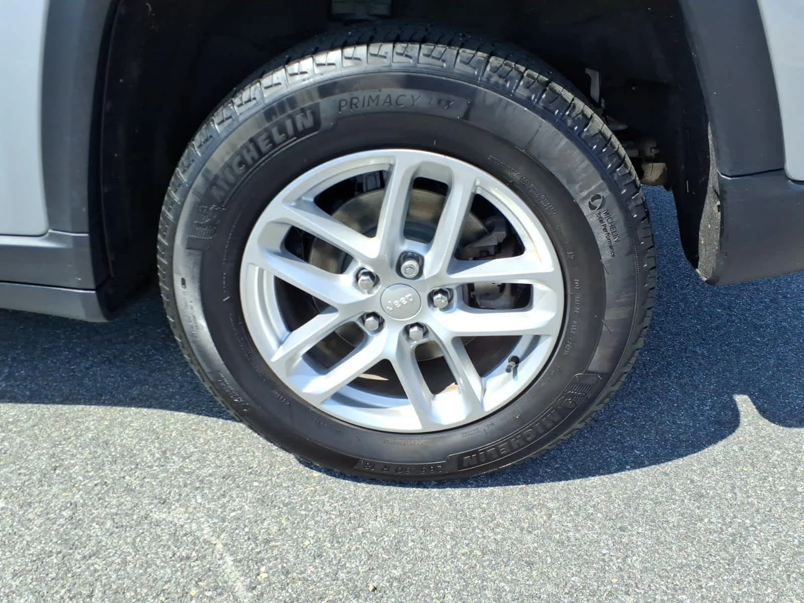 Certified Used 2023 Silver Zynith Jeep Laredo X image 13