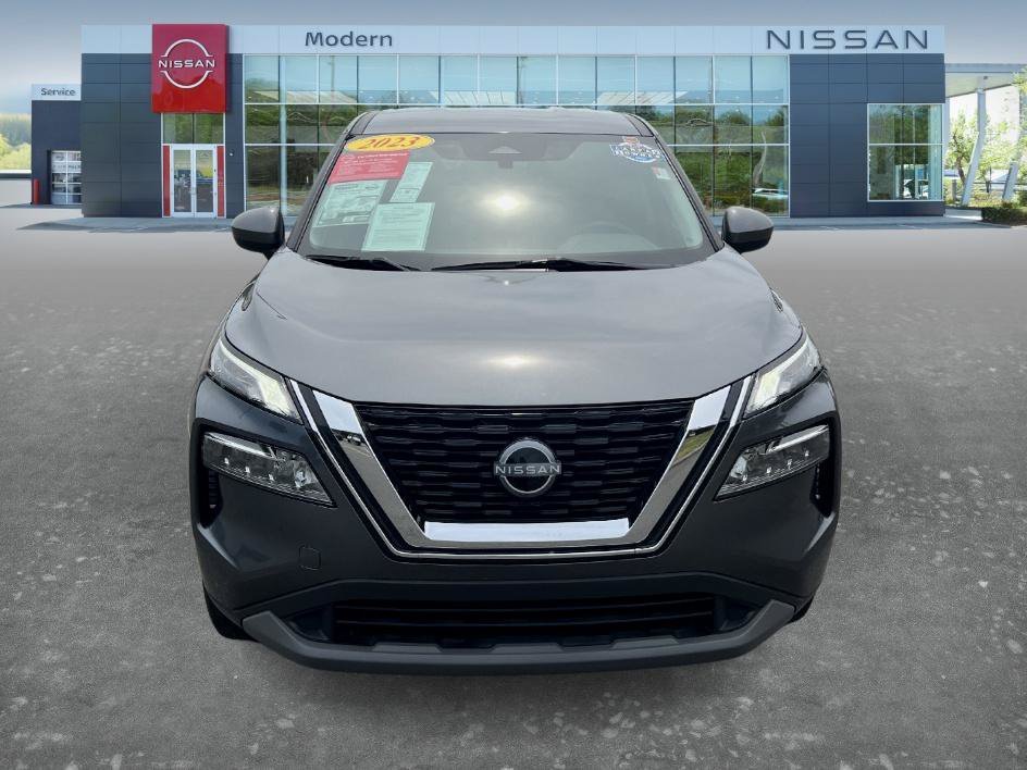 Certified Used 2023 Gun Metallic Nissan SV image 2