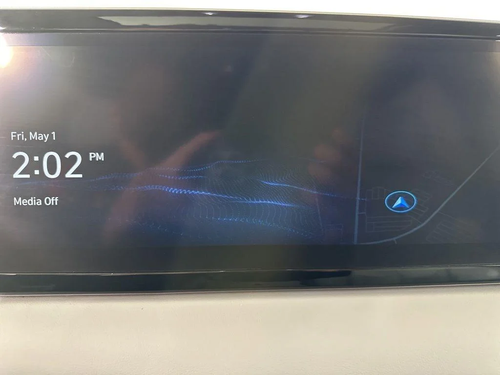 Used 2023 Silver Hyundai SEL image 6