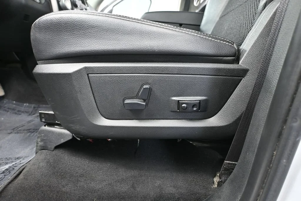 Used 2018 White Ram Sport image 16
