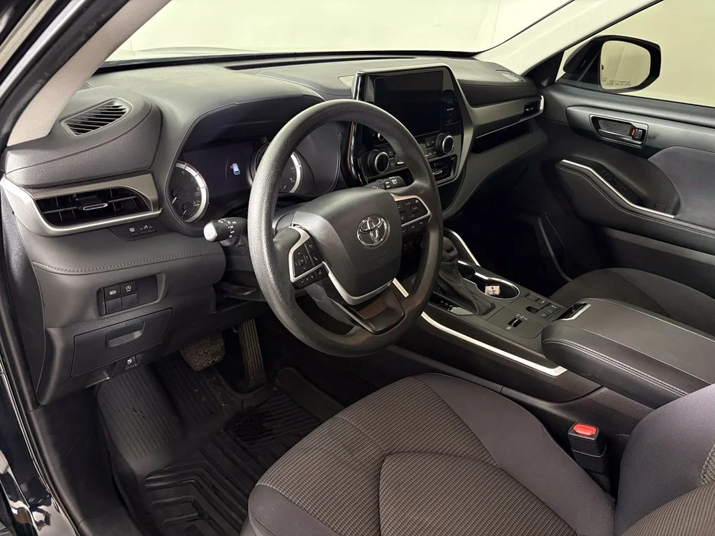 Used 2023 Black Toyota L image 17