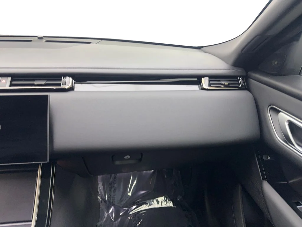 Used 2026 Black Land Rover Dynamic SE image 59