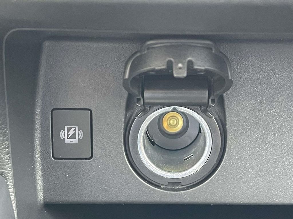 Used 2025 Black Nissan 1.6 SV image 29