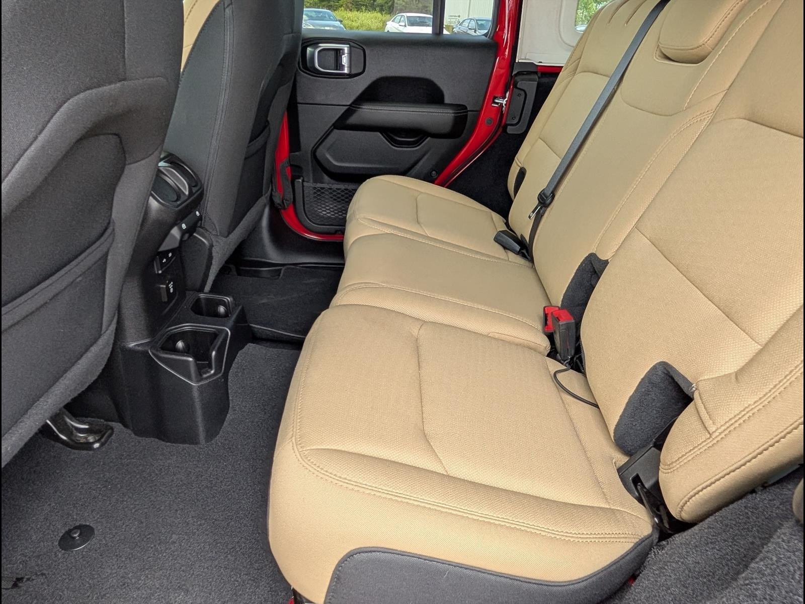 2020 Jeep Wrangler Unlimited Sahara - Photo 13