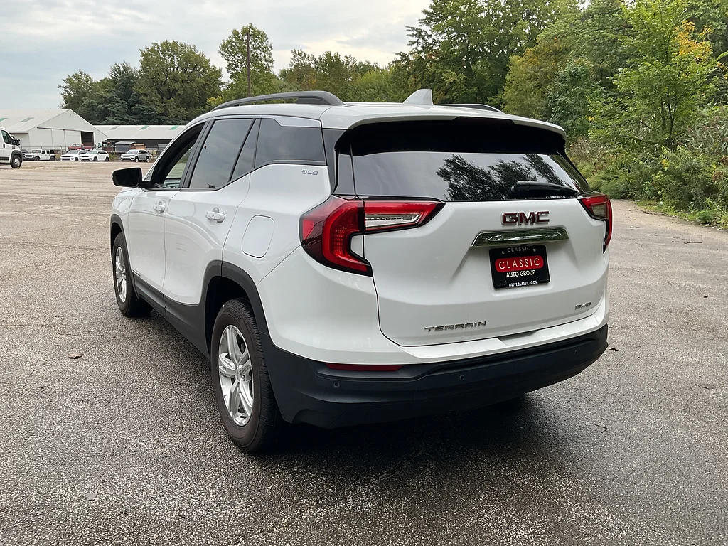 Used 2024 Summit White GMC SLE image 7