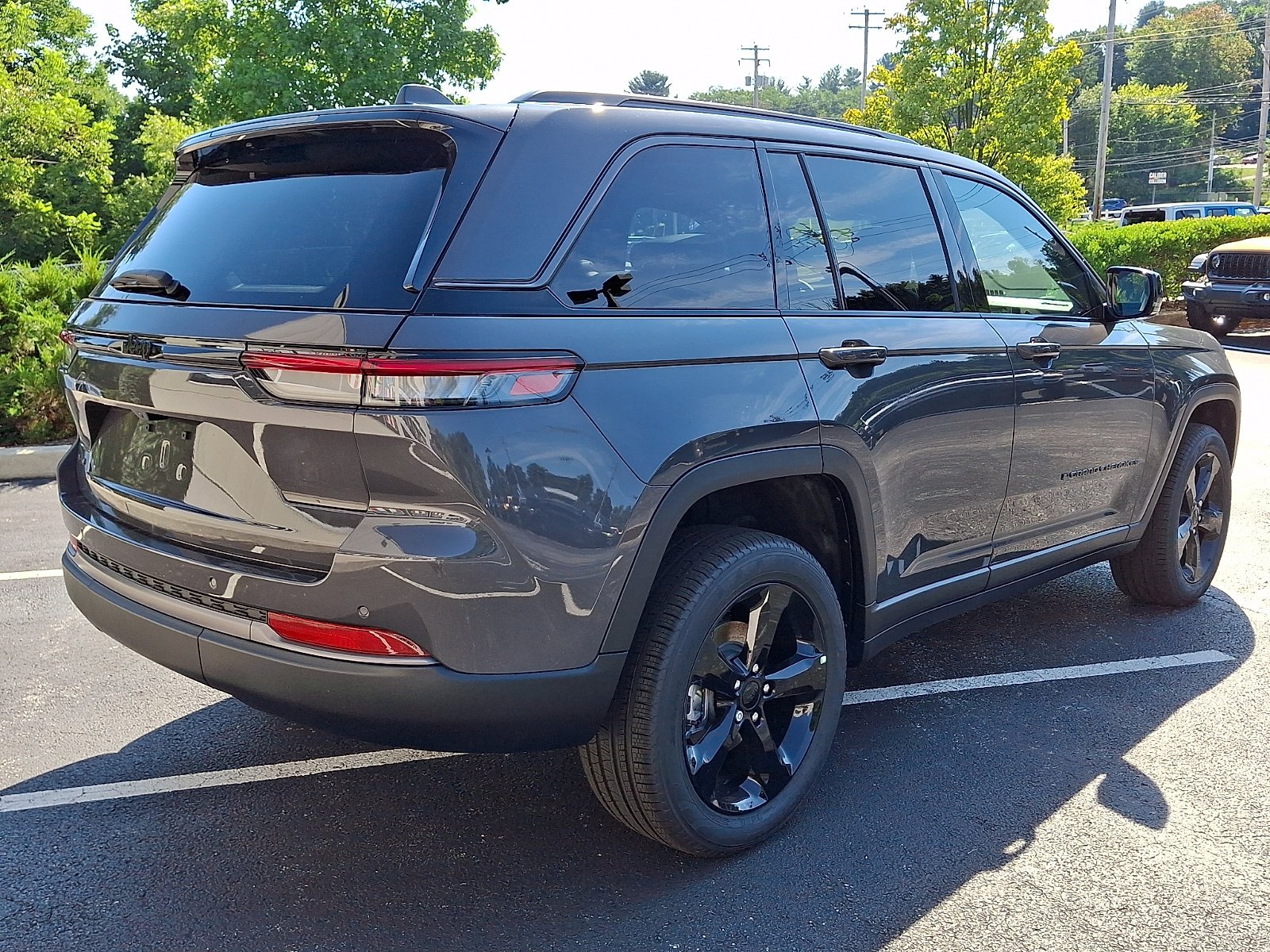 New 2026 Baltic Gray Metallic Clear-Coat Exterior Paint Jeep Limited image 3