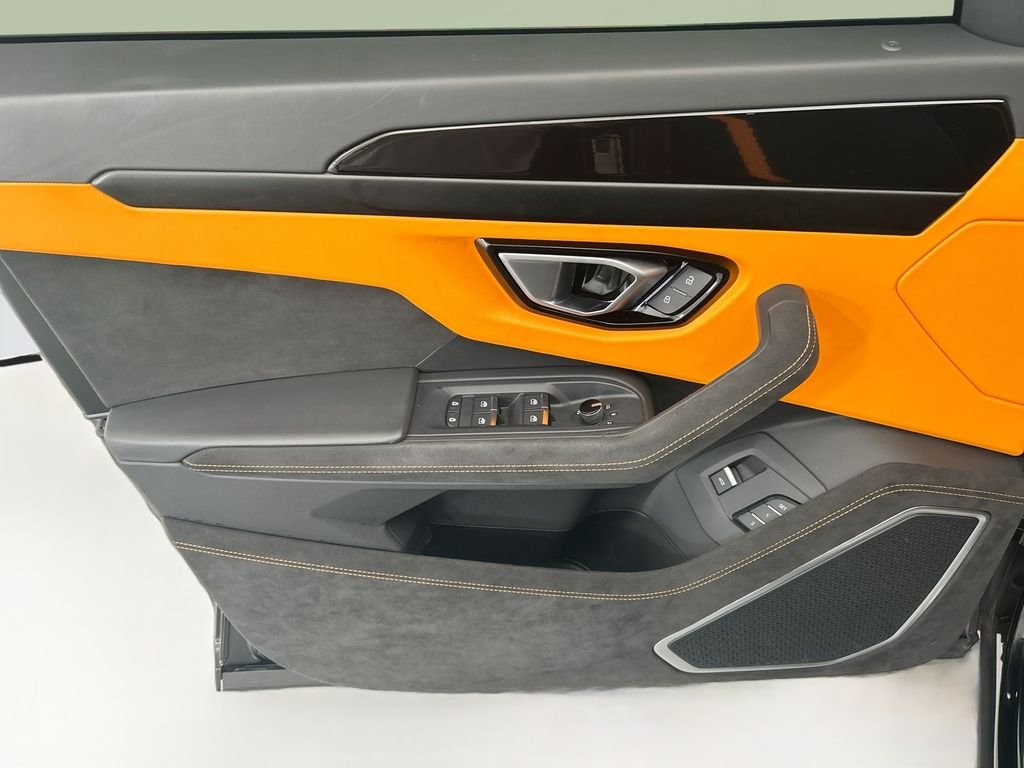 Used 2023 Nero Noctis Metallic Lamborghini S image 23