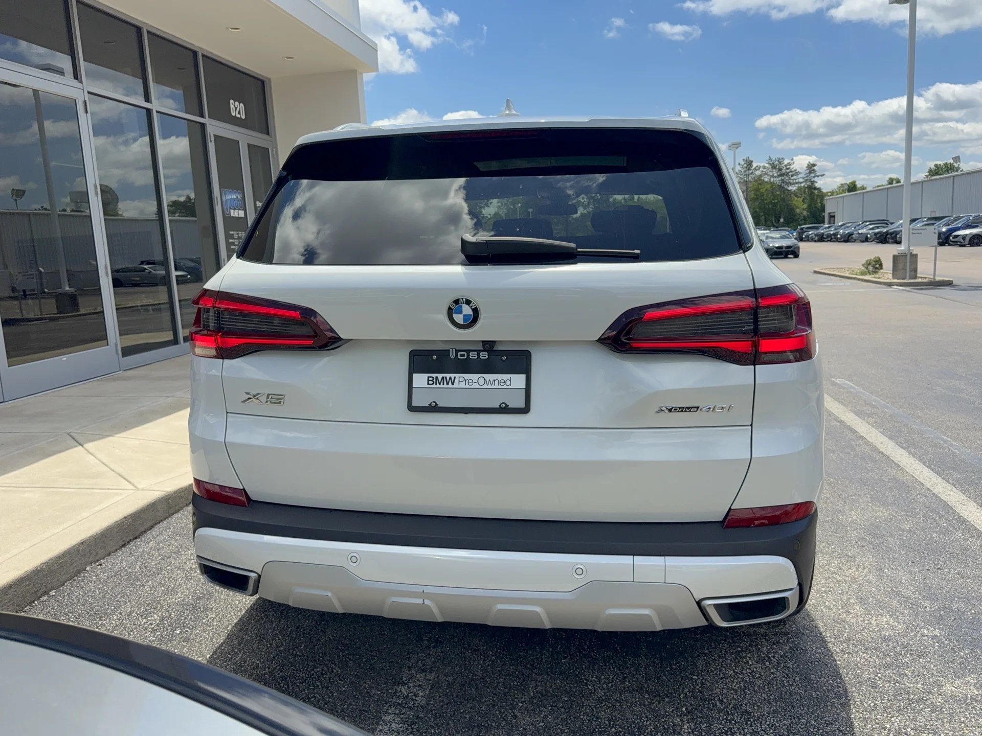 Used 2022 Mineral White Metallic BMW xDrive40i image 4