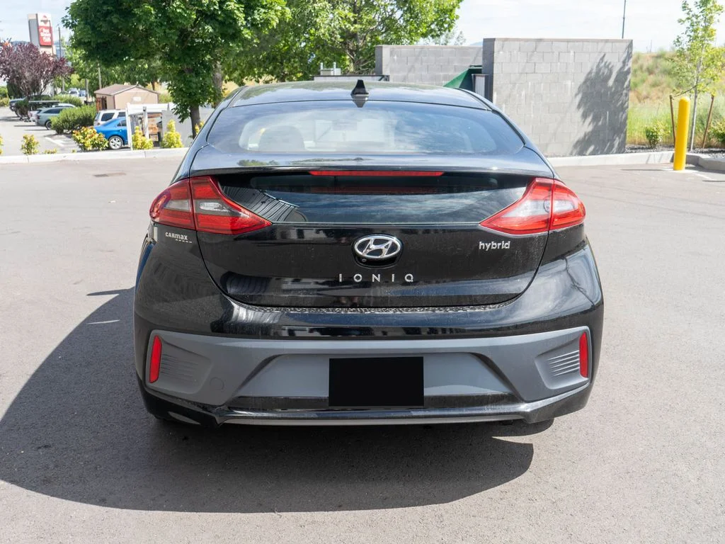 Used 2017 Black Hyundai SEL image 6