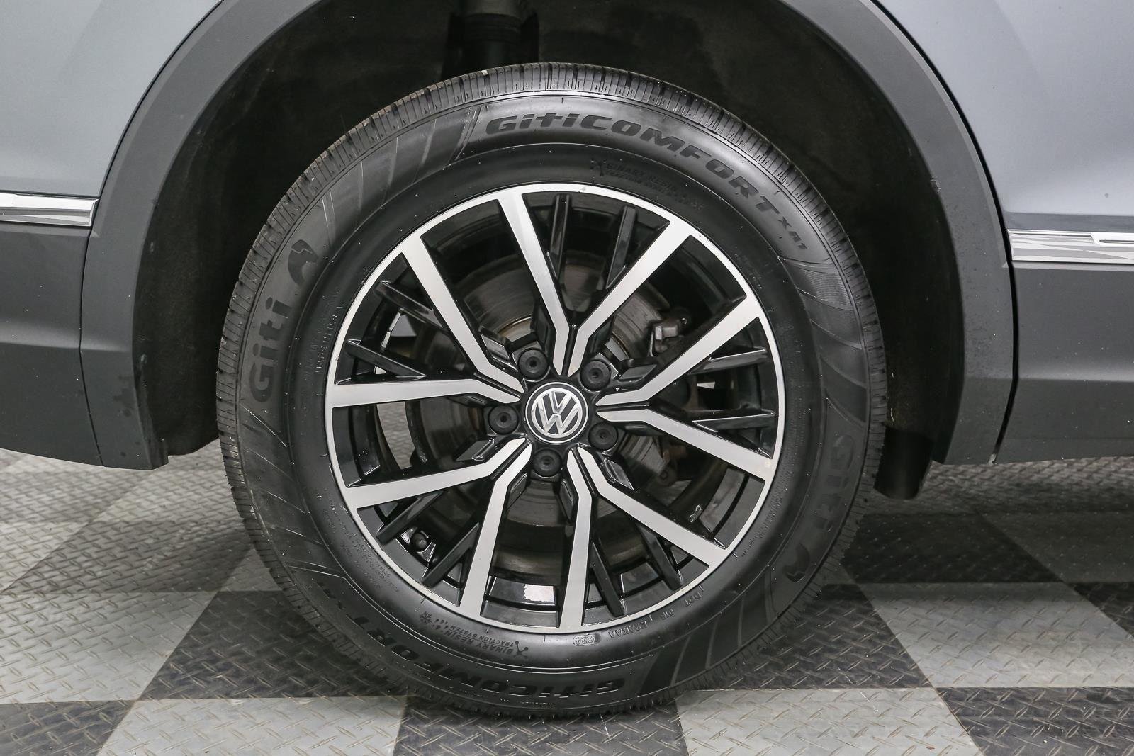Used 2021 Platinum Gray Metallic Volkswagen SE image 18