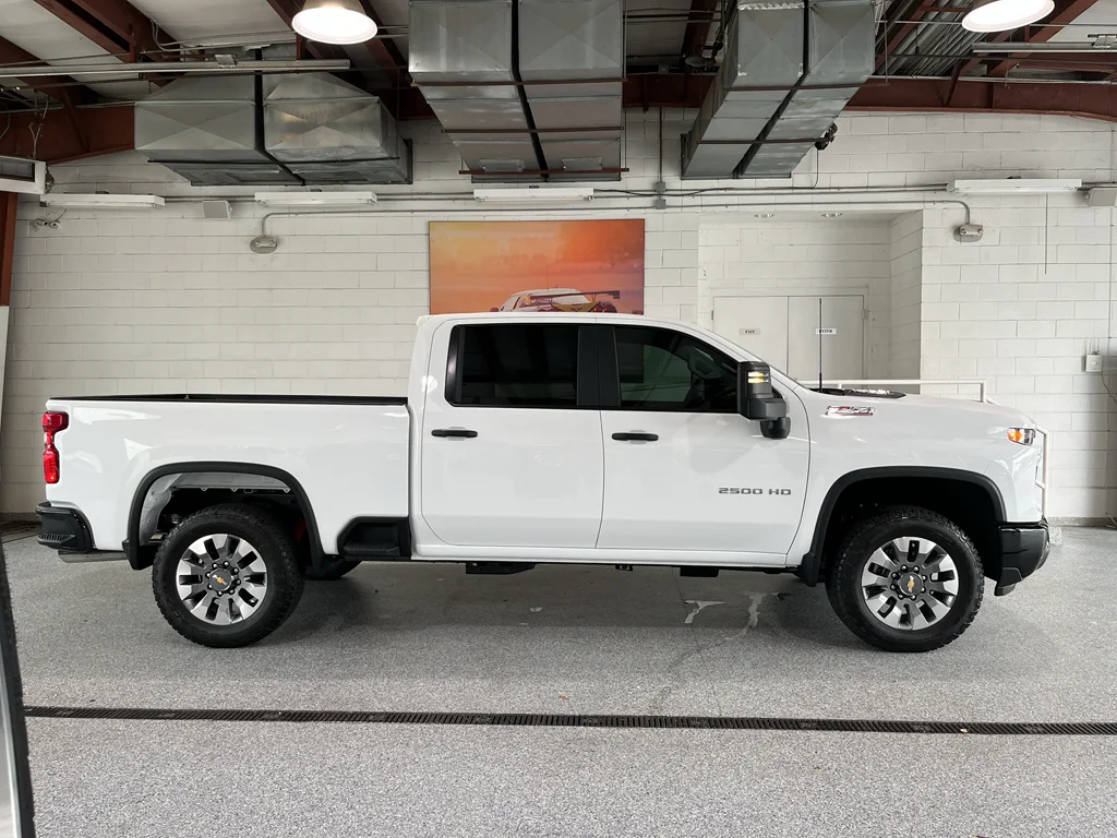 2026 Chevrolet Silverado 2500 HD Custom - Photo 10