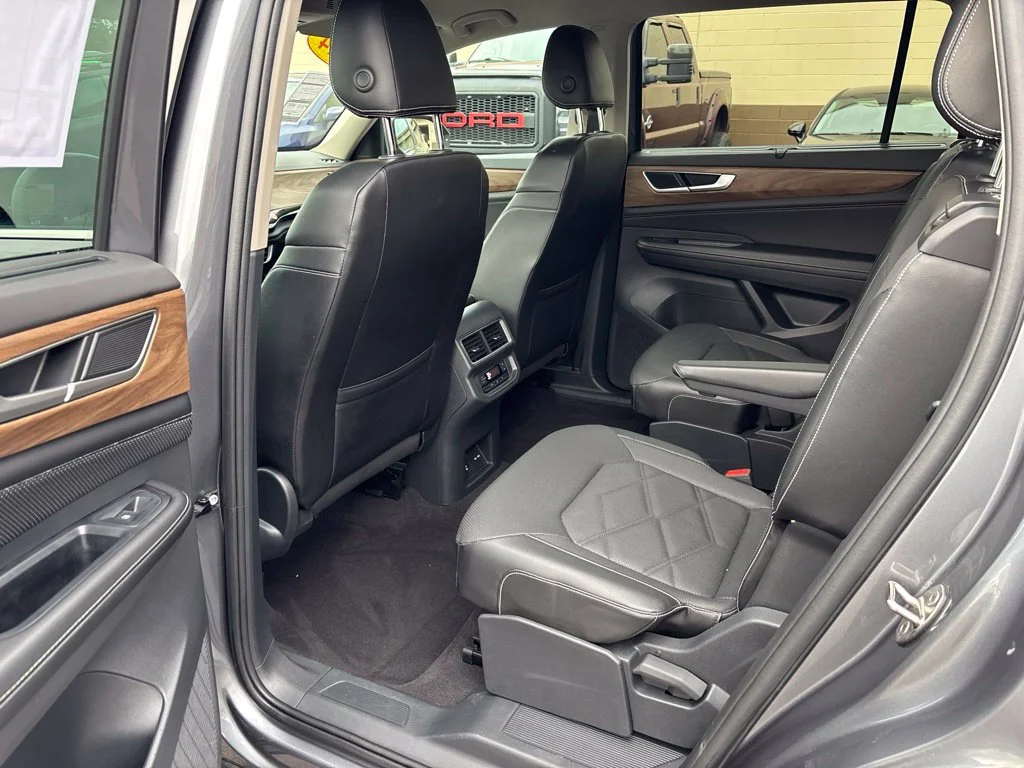 Used 2024 Silver Volkswagen 2.0T SE w/Technology image 23