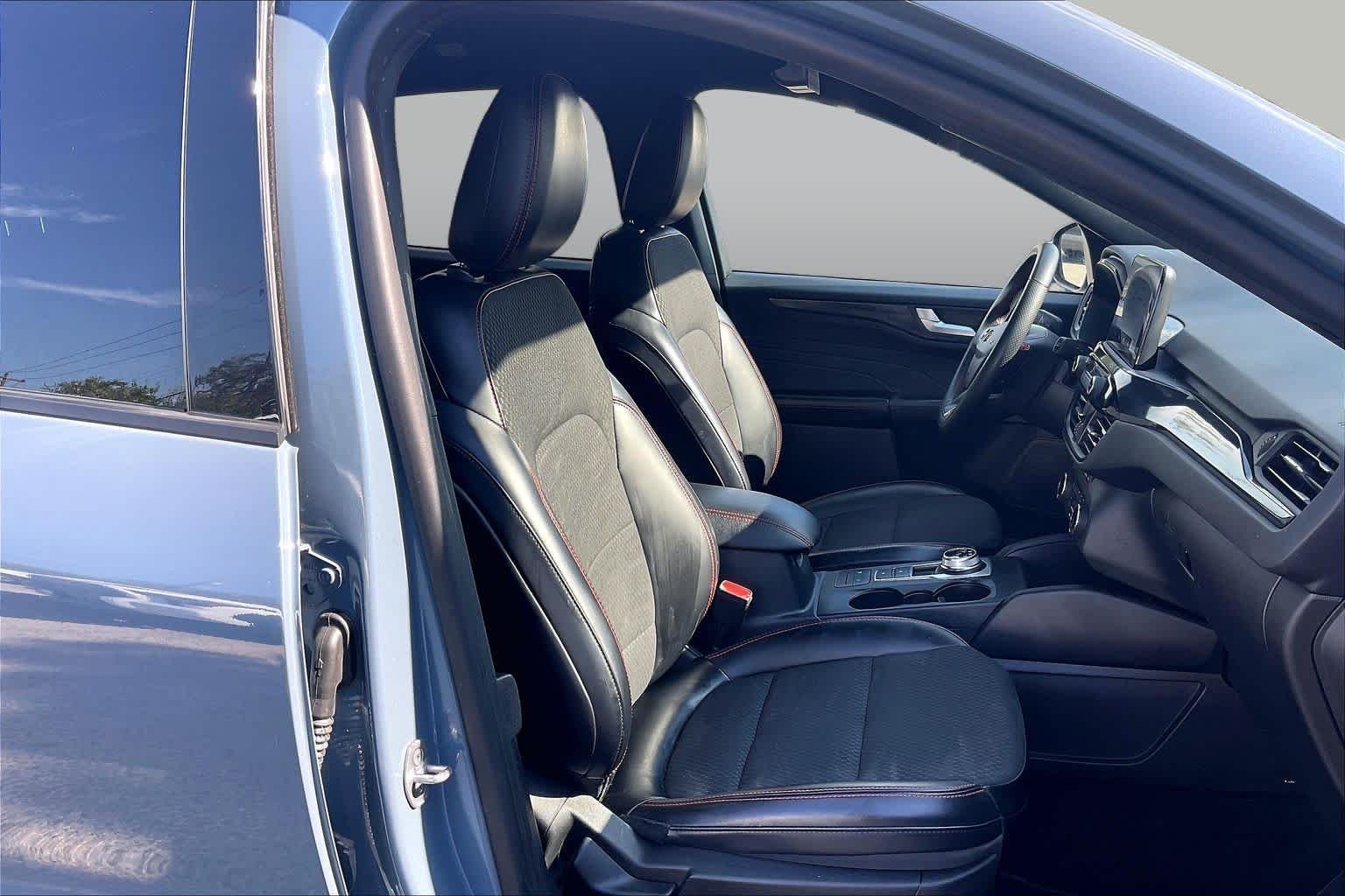 Used 2023 Vapor Blue Ford ST-Line image 9