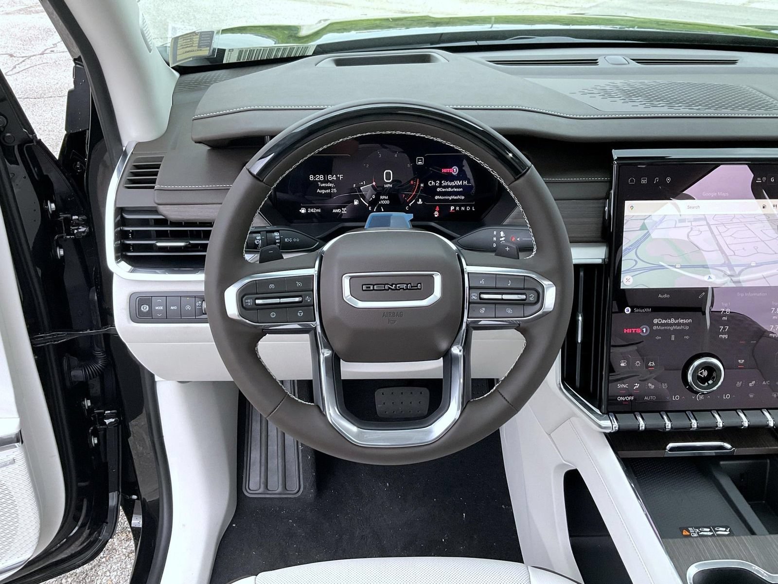 2027 GMC Acadia Denali - Photo 11