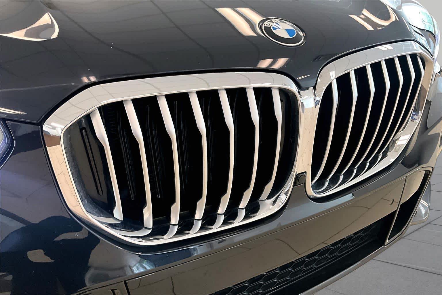 Used 2019 Carbon Black Metallic BMW xDrive50i image 28
