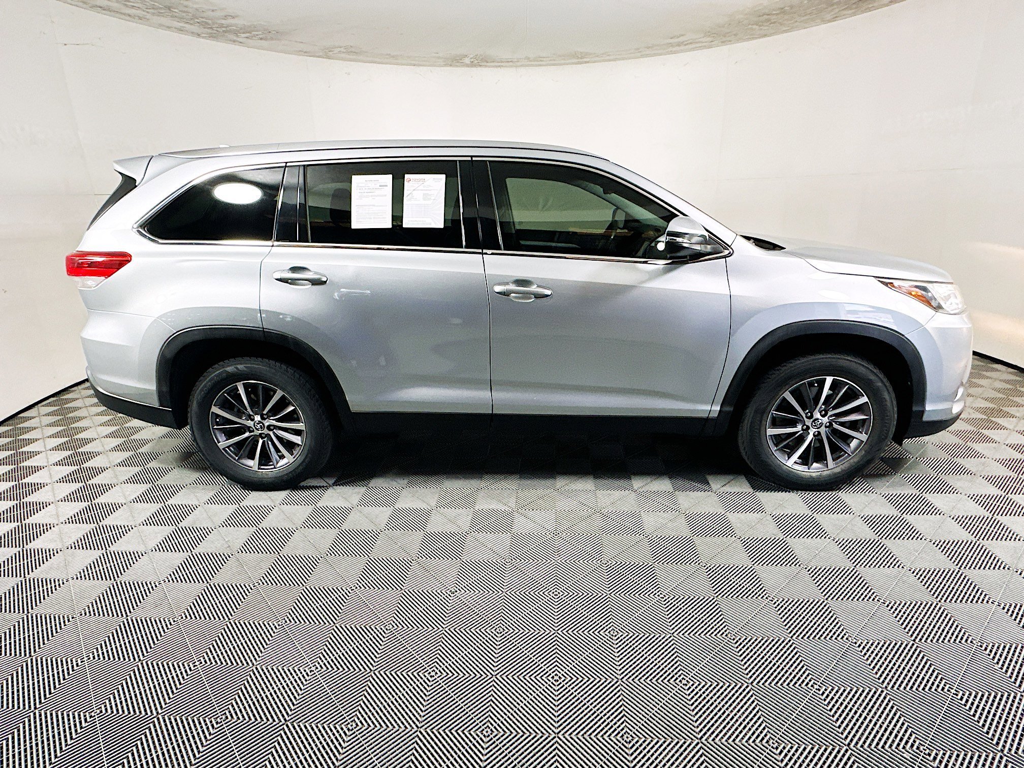 2019 Toyota Highlander thumbnail 4