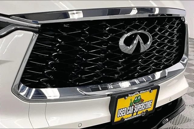 Used 2024 Majestic White INFINITI LUXE image 34