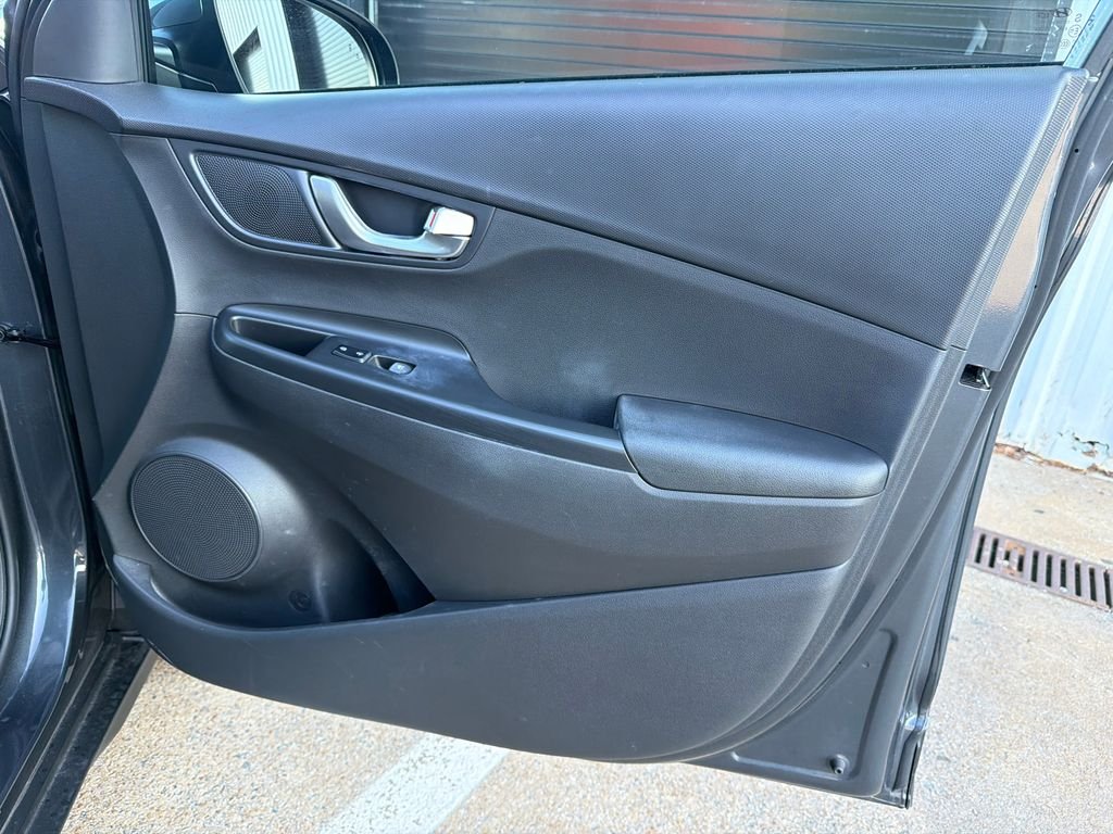 2022 Hyundai Kona SEL - Photo 14