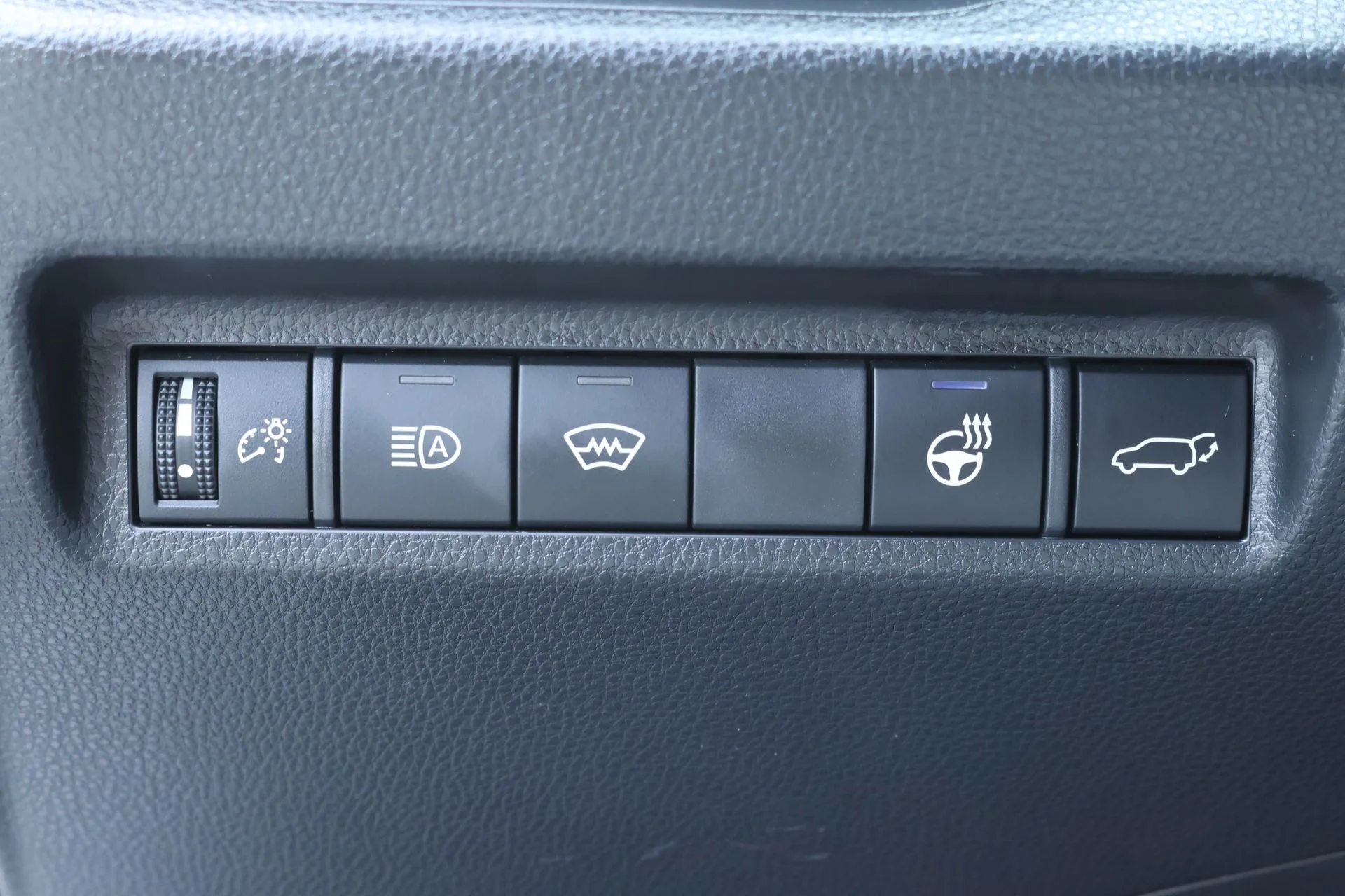 Used 2025 Beige Toyota XLE Premium image 18