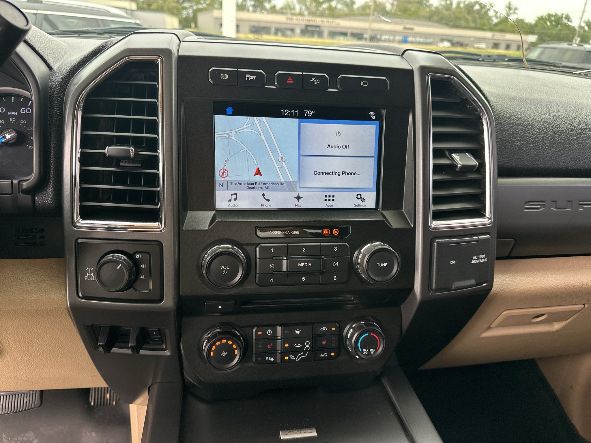 Used 2017 White Gold Metallic Ford XLT image 4