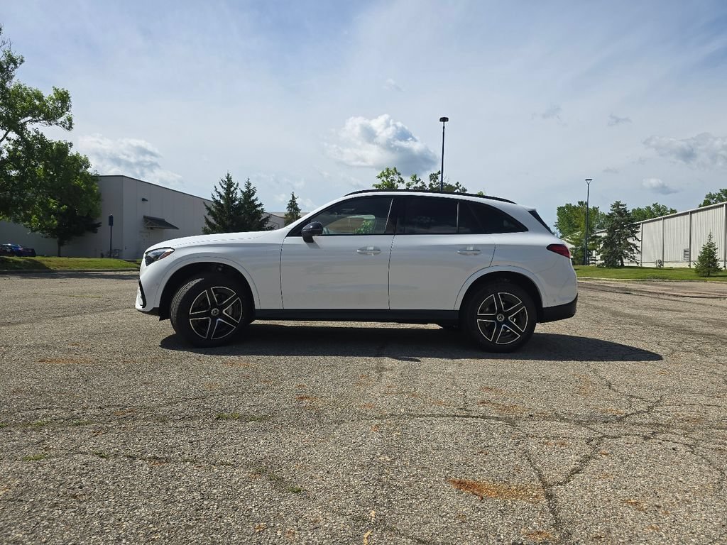New 2026 MANUFAKTUR Moonlight White Metallic Mercedes-Benz GLC 300 image 52
