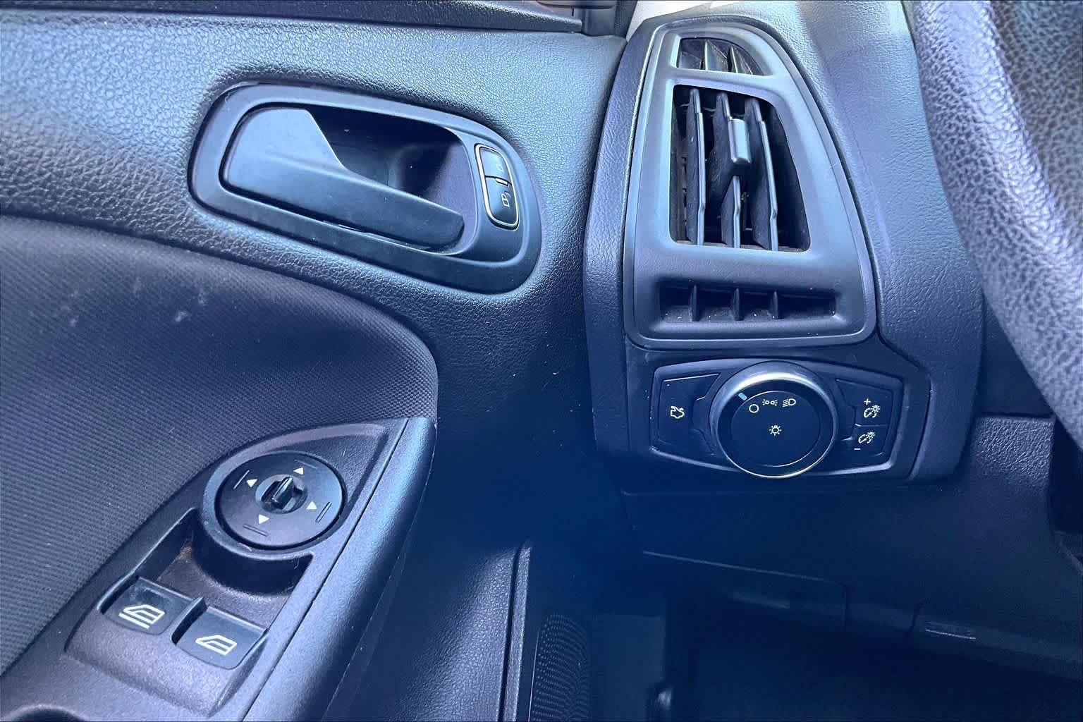 Used 2015 Ingot Silver Ford S image 32